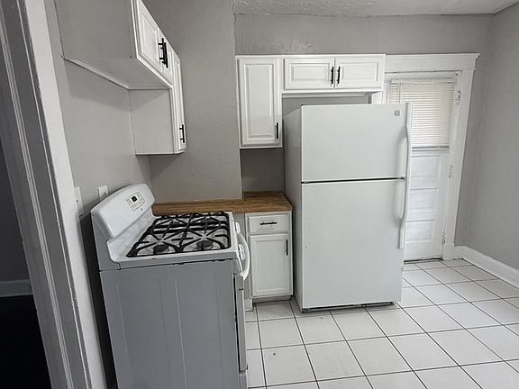 3rd image of 3348 W 100th St Unit 1