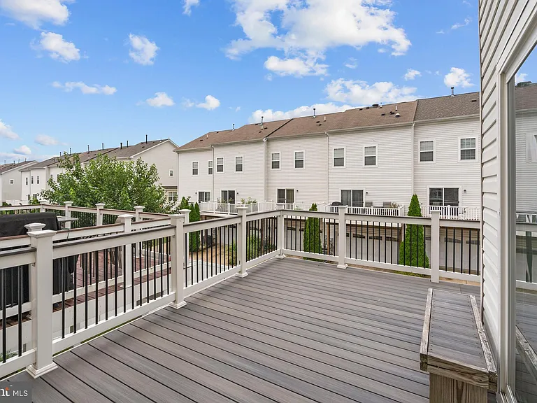 22667 Flowing Spring Sq — Photo 35