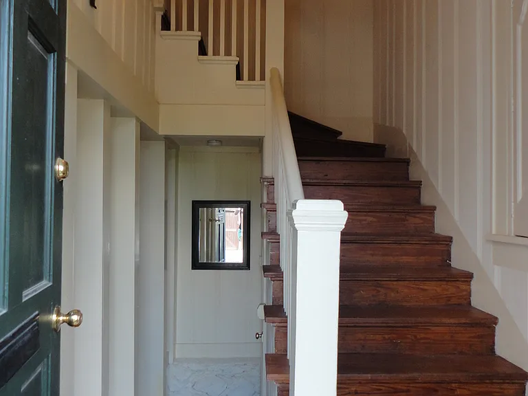 712 Haskell St — Photo 2