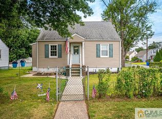 15 Oak St, Avenel, NJ 07001