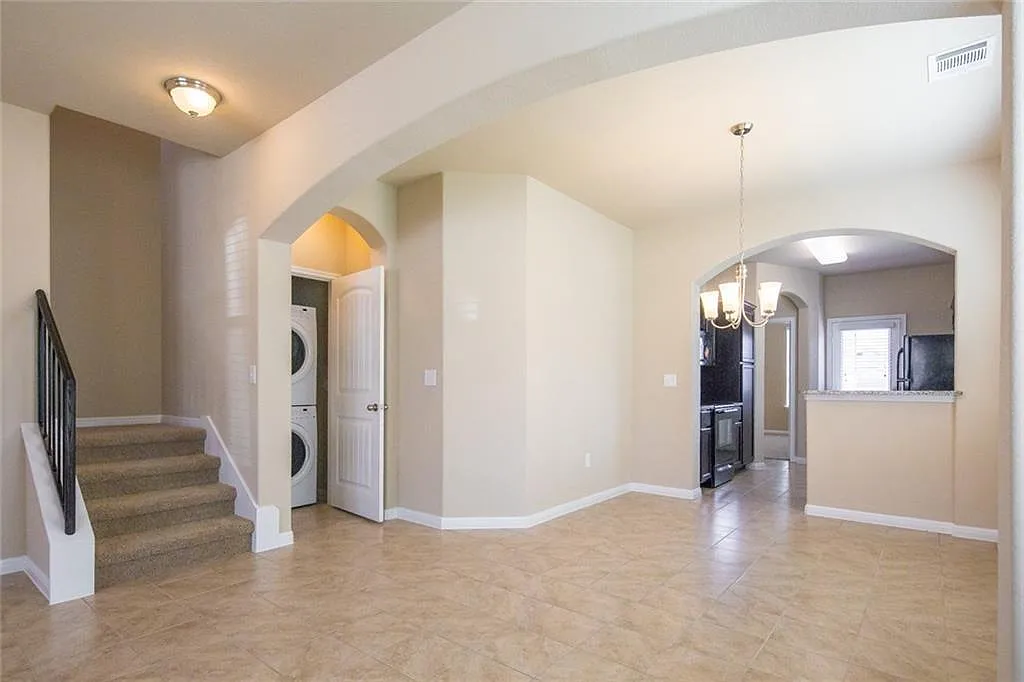 3 bed, 2.5 bath, 1782 sqft, $1,999 — Photo 3