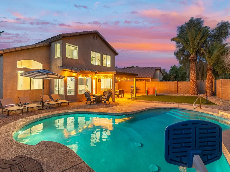 487 E Cantebria Dr — Photo 24
