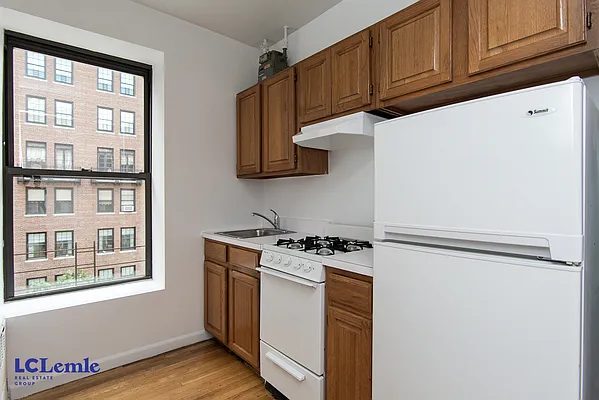 Rented by LC Lemle Real Estate Group | media 21