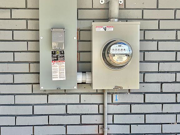 5th image of 340 Grovewood Ave S