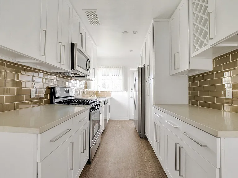5300 Vantage Ave — Photo 8