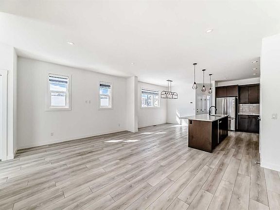 4th image of 357 S Calhoun Cmn NE