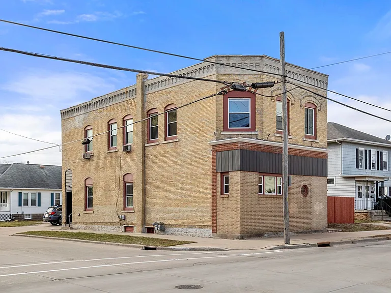 531 Merritt Ave — Photo 13