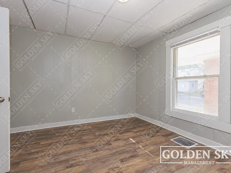 2207 S Walnut St — Photo 4