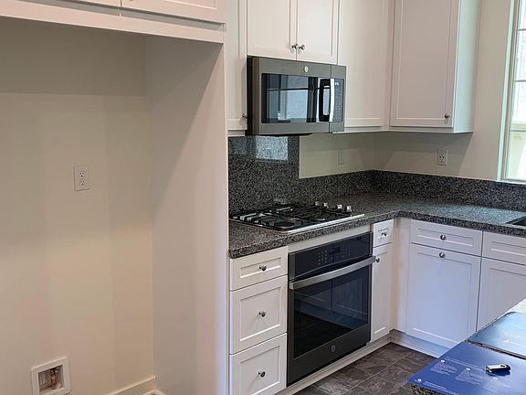 4th image of 2305 Strawberry Ct