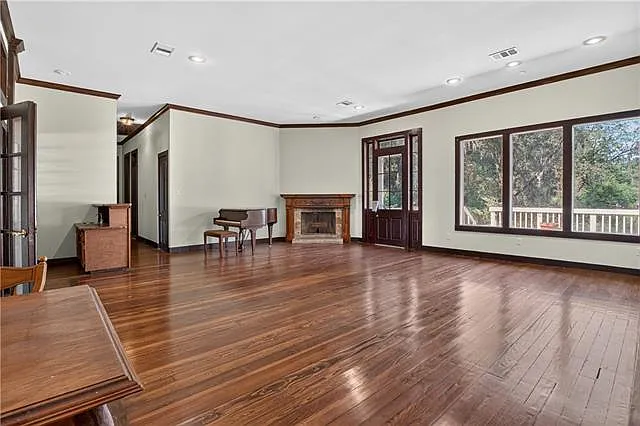 4 bed, 2.5 bath, 3520 sqft, $5,500 — Photo 4