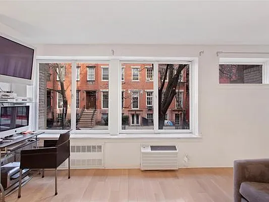 Rented by Douglas Elliman | media 17