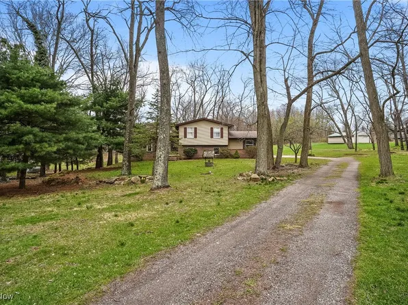 6781 Booth Rd, Ravenna, OH 44266