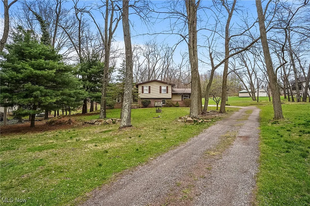 6781 Booth Rd photo 1