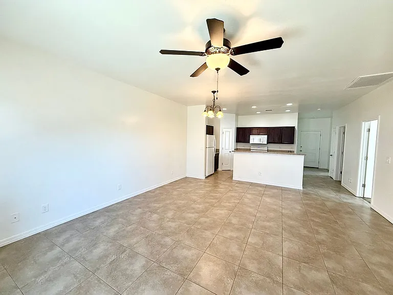 8195 E Ashley Dr — Photo 3