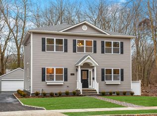 1427 Aspen Ter, Teaneck, NJ 07666