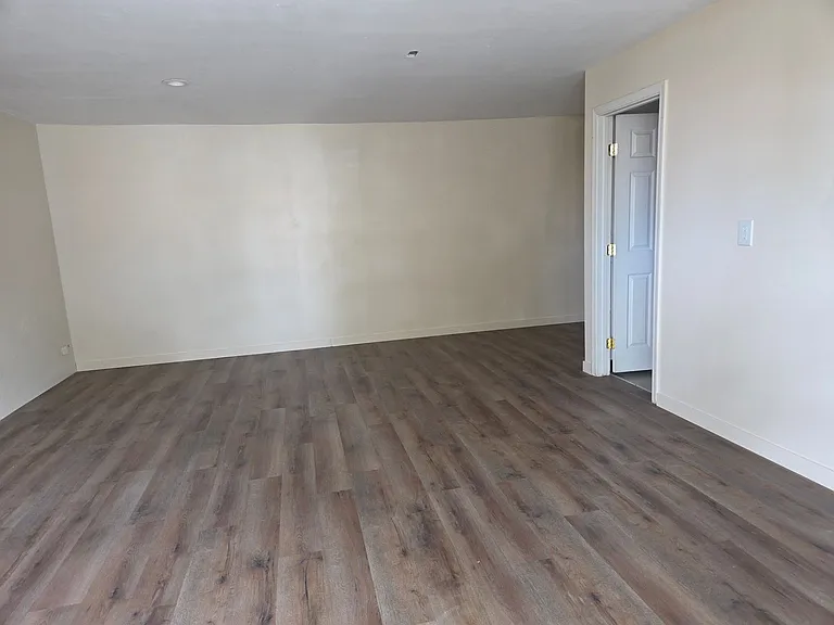8409 Topanga Canyon Blvd — Photo 15