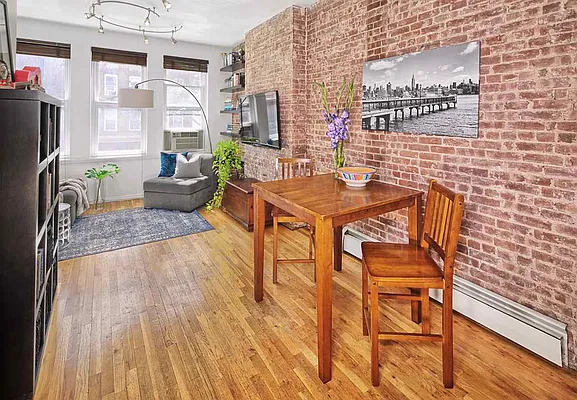 Sold by Keller Williams City Life Realty | media 6