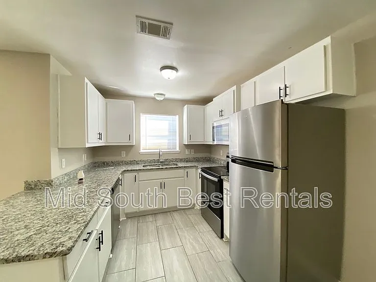 320 Bellewood Ln #B — Photo 6