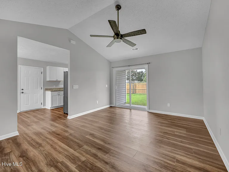 7005 Alamosa Dr — Photo 6