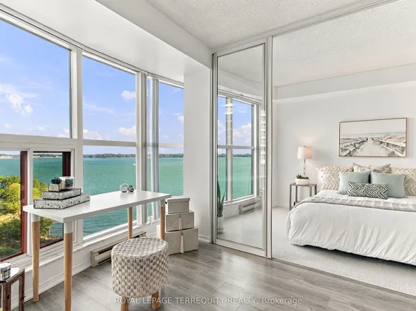99 Harbour Sq #1104, Toronto, ON M5J 2H2