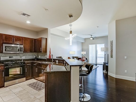 4th image of 945 E Playa Del Norte Dr