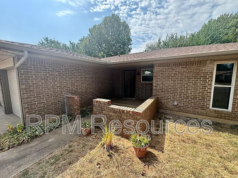 405 Meadow Lake Dr — Photo 3