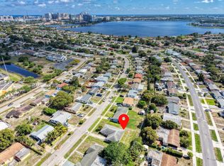 1458 8th St, West Palm Beach, FL 33401