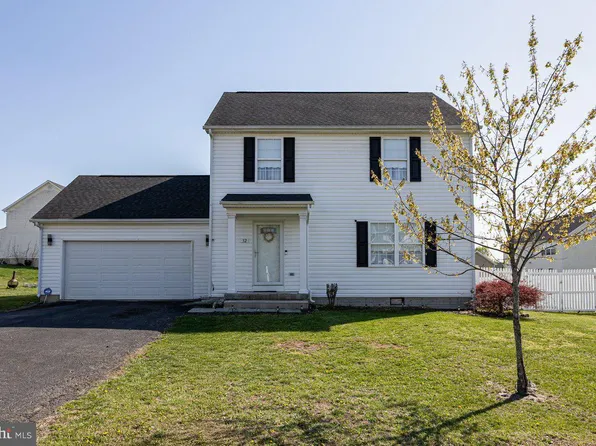 32 Huttons Vireo Dr, Martinsburg, WV 25405