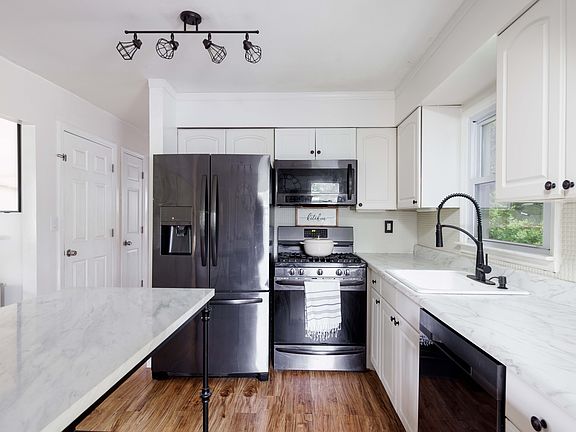 4th image of 212 Hubbard Ave