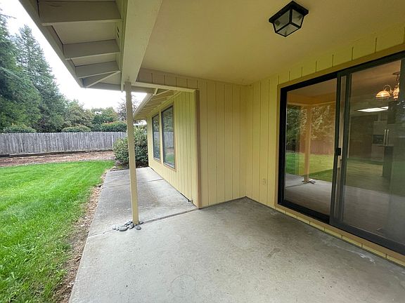 3rd image of 931 La Loma Dr