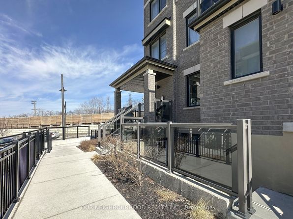 28 A Lookout Dr #A, Clarington, ON L1C 7G1