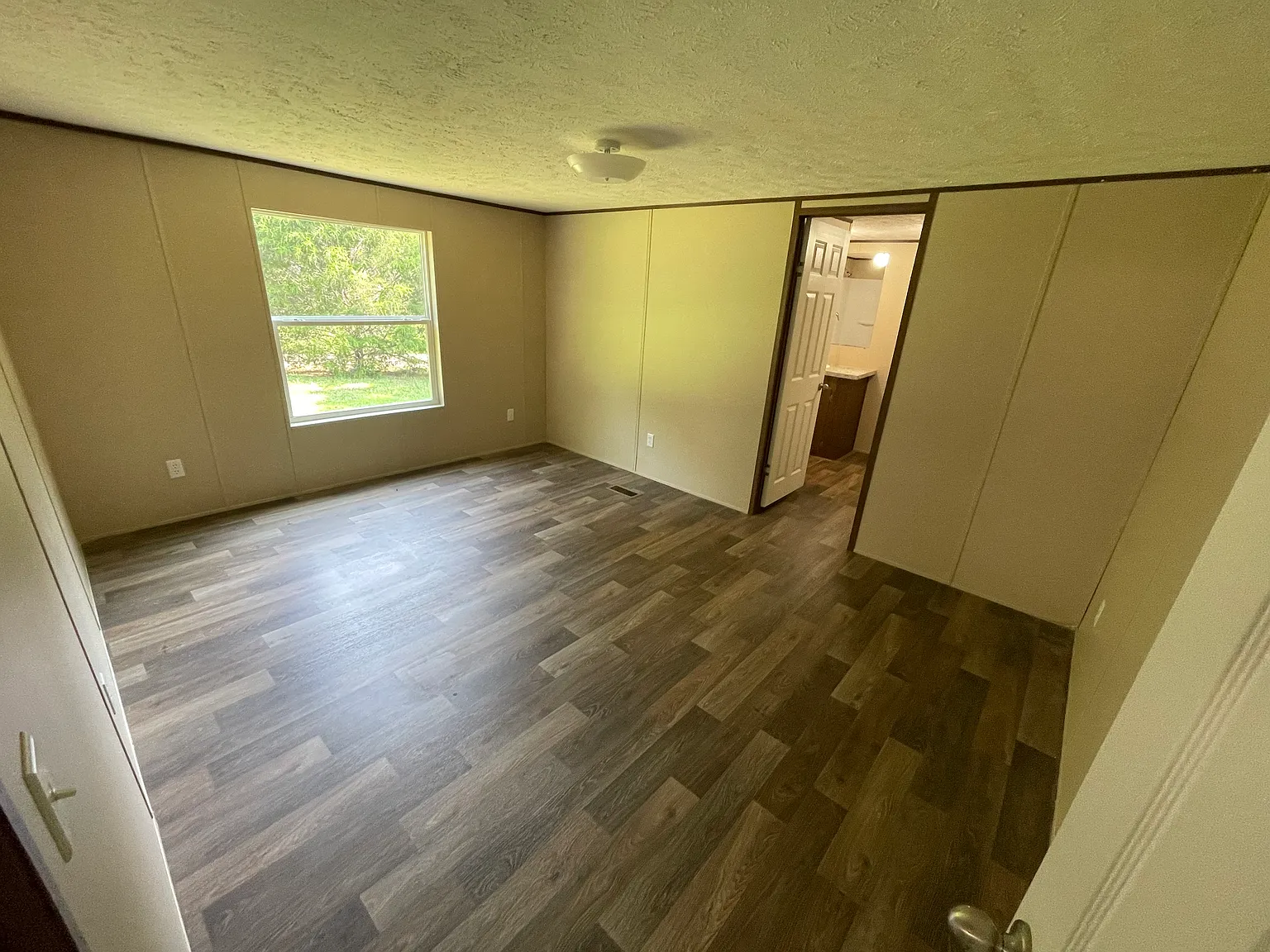 3 bed, 1200 sqft, $1,100 — Photo 4