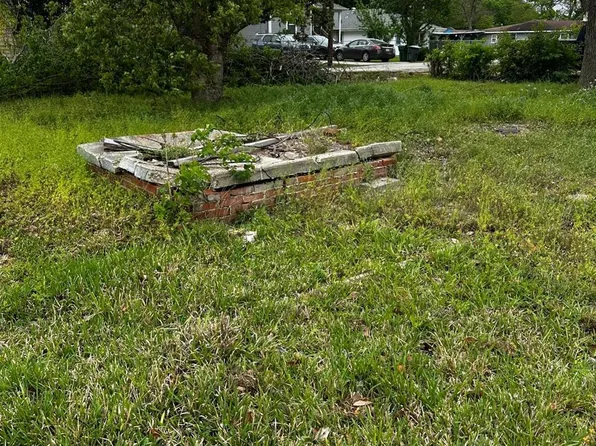 2435 6th Ave, Port Arthur, TX 77642