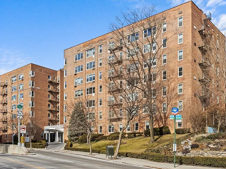 629 Kappock St #4G — Photo 10