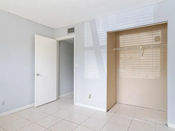 15813 W Waterside Circle #106, Sunrise, FL 33326