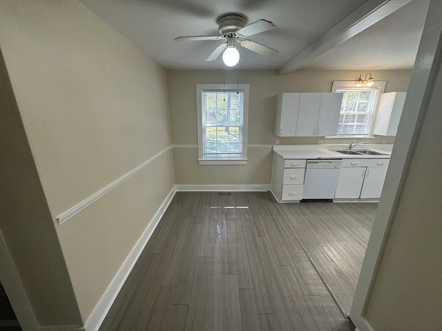2 bed, 1.0 bath, 1127 sqft, $1,450 — Photo 3