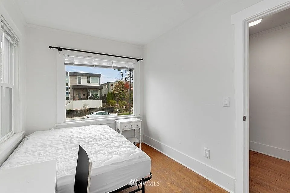 8 bed, 1800 sqft, $800 — Photo 3