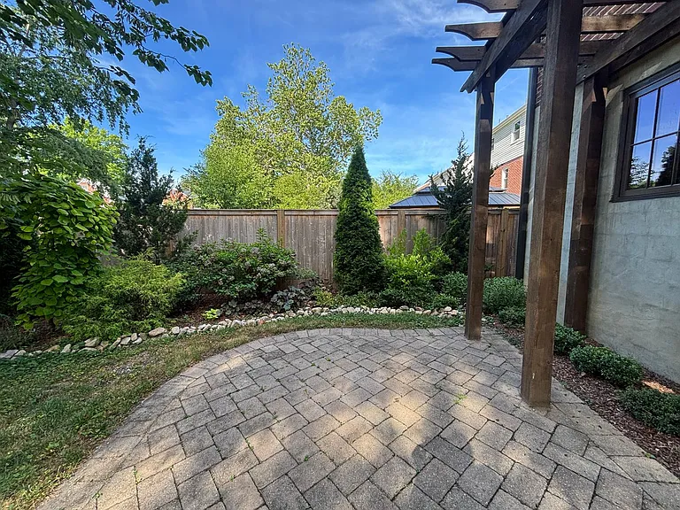 2412 Alberta Ave SW — Photo 83