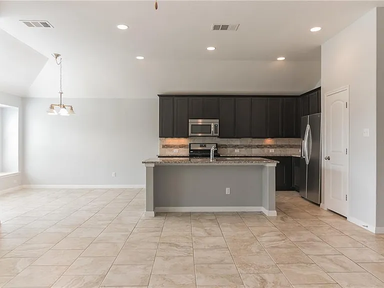 320 Lightcliff St — Photo 7