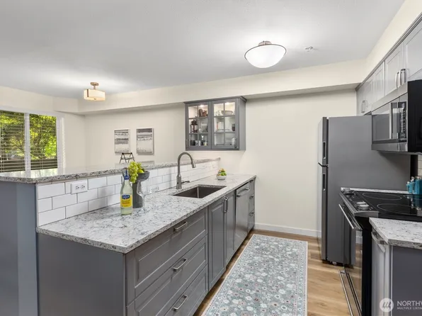 5501 Lakemont Boulevard SE #102, Bellevue, WA 98006