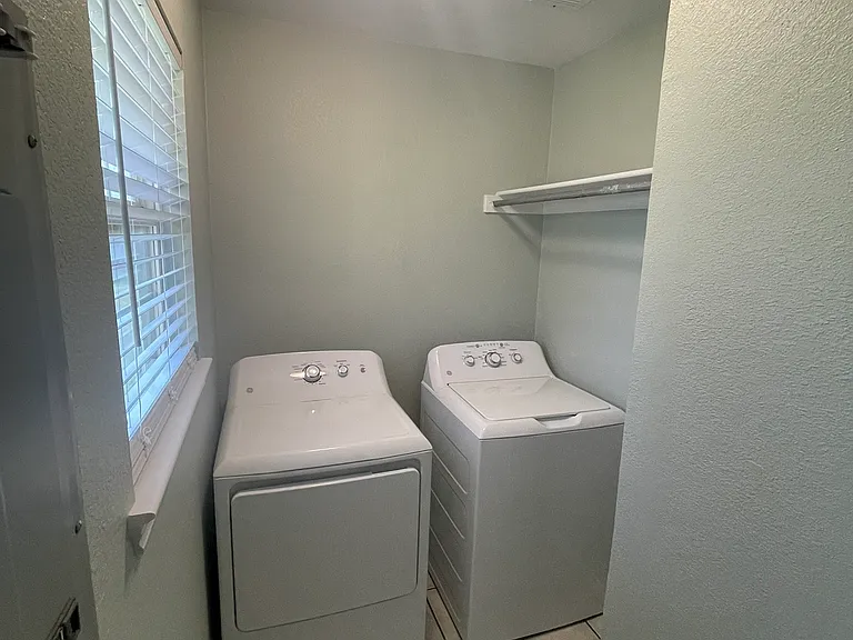 423 W Thomas St — Photo 14