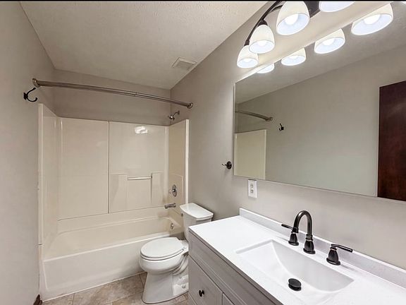 4th image of 816 Walter Ave