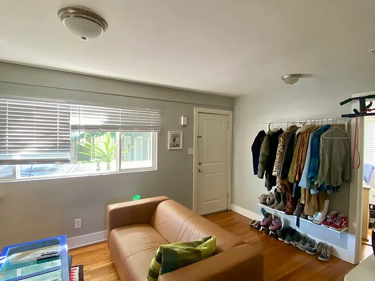 225 S 10th St — Photo 12