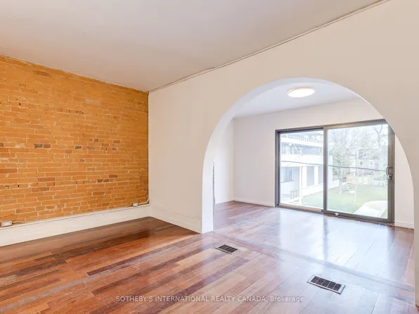 276 Avenue Rd Front 2, Toronto, ON M4V 2G7