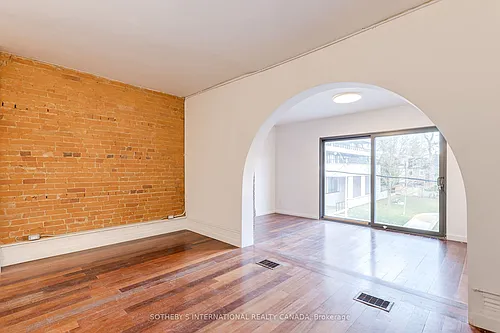 276 Avenue Rd #2 Photo 1