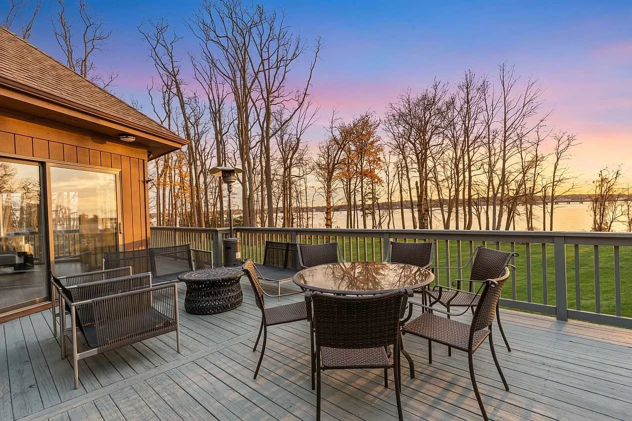 Winter Rental - Nov 2026- April 2027 - Hartshorne Haven - 3 Acre Riverside Retreat - 5 Bedroom House — Photo 1