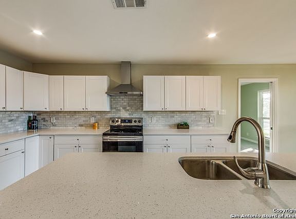 3rd image of 3507 Backbay Dr