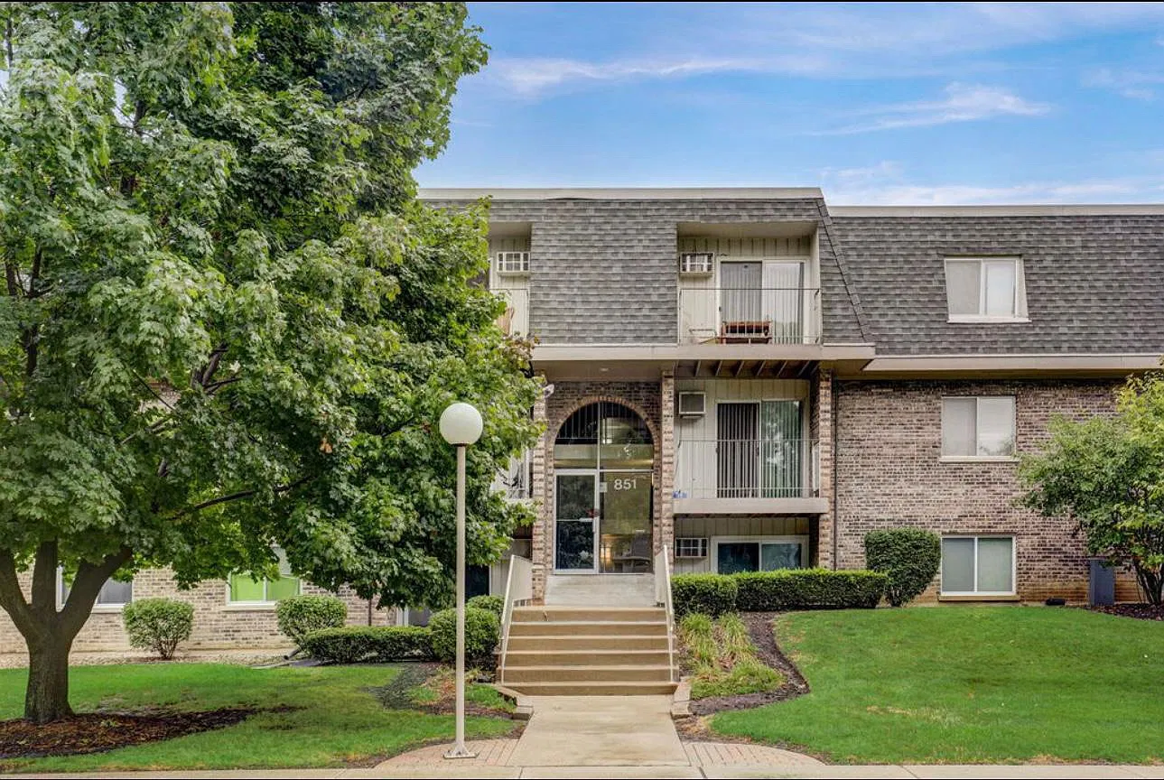 851 Blossom Ln — Photo 1