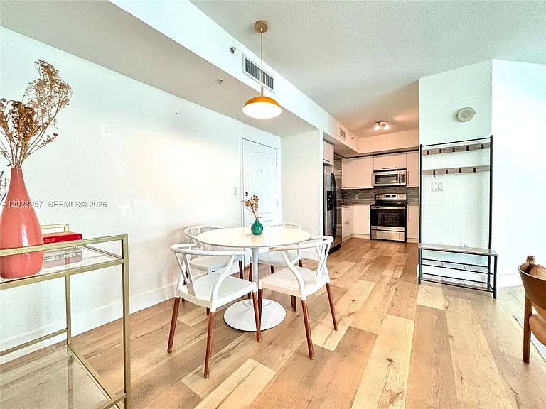 500 NE 29th St #601 — Photo 6