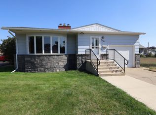 116 3rd St SW, Sidney, MT 59270